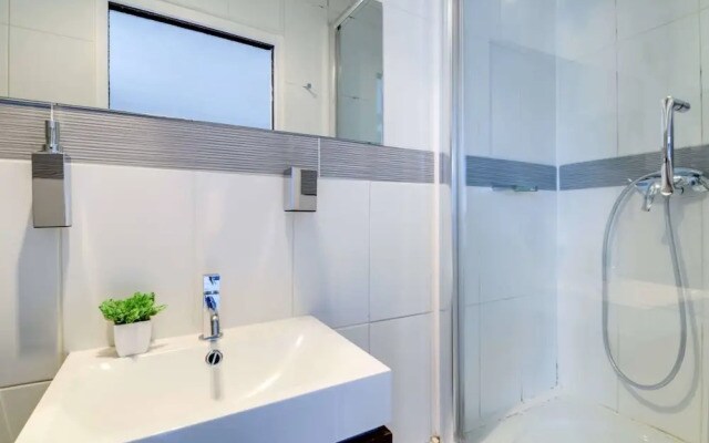 Comfy Apartment for 2 in Gare du Nord
