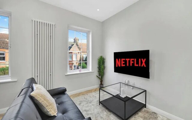 Stunning Flat Near Stratford Shopping Centre