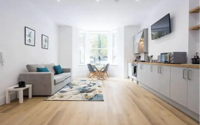 Flat 1 15 Longley Road