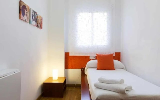 Comfortable 4 rooms 2Bath w balcony