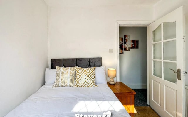 Beautiful Detached Villa - Jacuzzi Bath - Parking