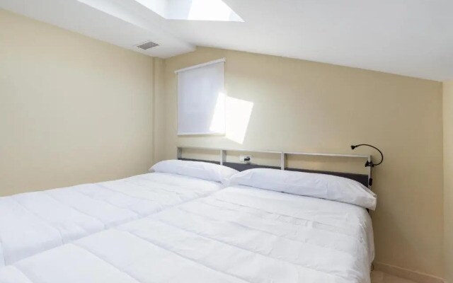 GR3-Renovated Apt Next To Old Town With Cozy Terrace
