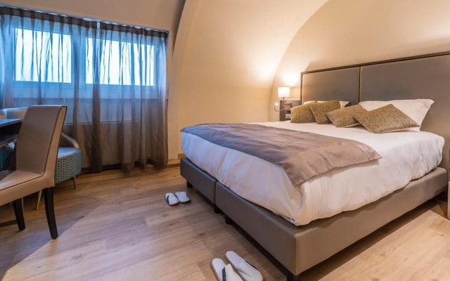 Smart Hotel Holiday