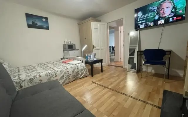 Heathrow Garden Lodge [Free Parking • Netflix • Prime • Coffee • WiFi]