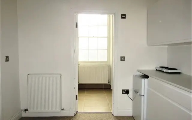 Large Private Double En-suite - 5