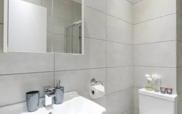 London Bermondsey, 3 People, Beautiful Studio