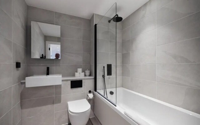 The Tottenham Retreat - Homely 2BDR Flat with Balcony
