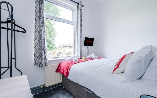 Perfect for Business Large Groups Sleeps 8
