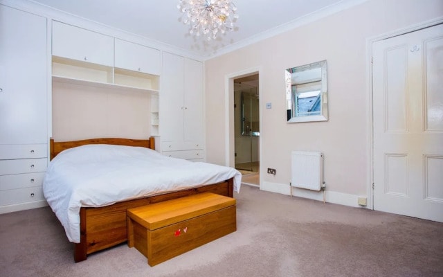 5 Bedroom Home in West London