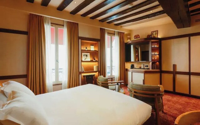 Confidential Room 1, a Stone's Throw From the Louvre