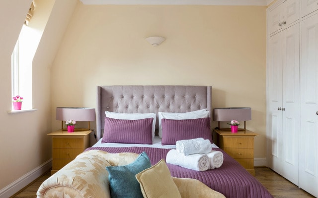 Large 1-bedroom right next to Oxford street
