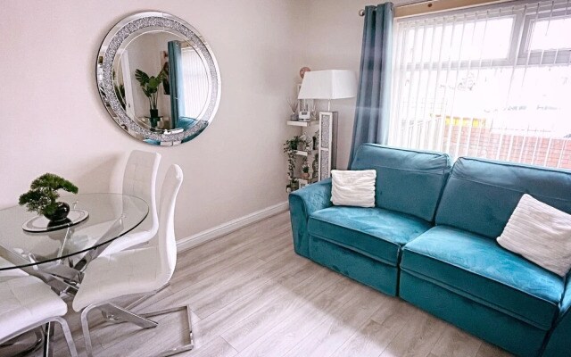The Serene Stays Sleeps 6 With Garden