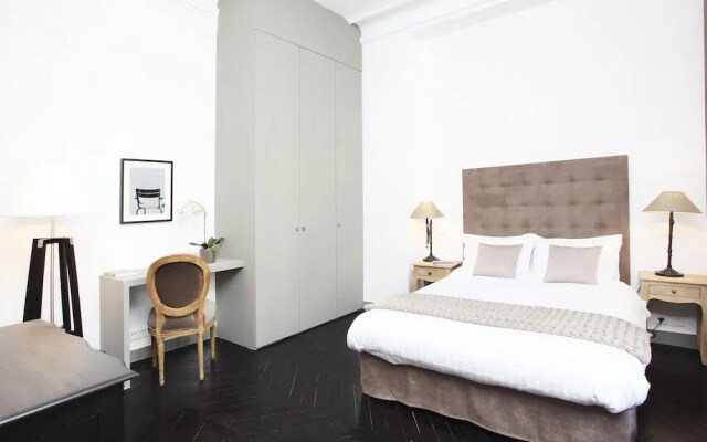 Luxury 3BDR Le Louvre I by Livinparis