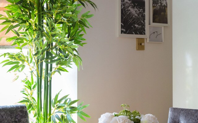 Designer 2-bed 2-bath Behind Selfridges