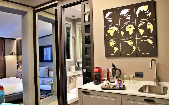 RSH Spanish Steps Luxury Apartment
