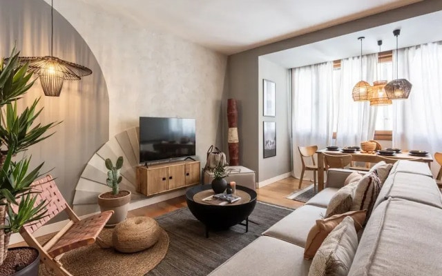 Guban - 2 Bedroom and Balcony in Azca