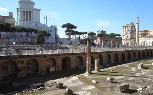 Il Grillo Ai Fori Romani
