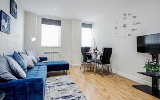 REAL - Queens Apartments F1