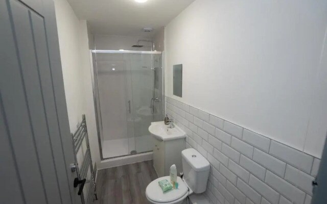 *Central *Studio Flat *Free Parking, Wifi, Netflix