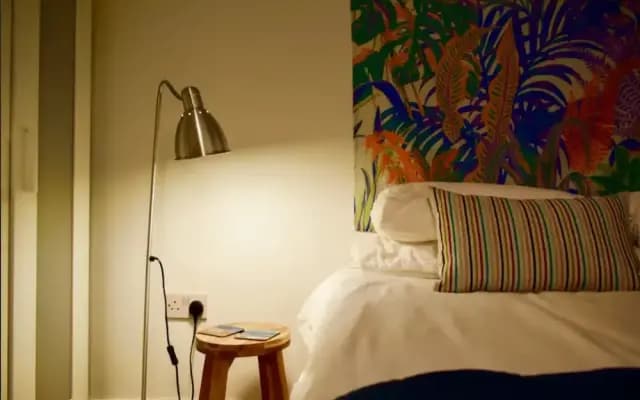 Bright Ensuite Studio Apartment in West Kensington