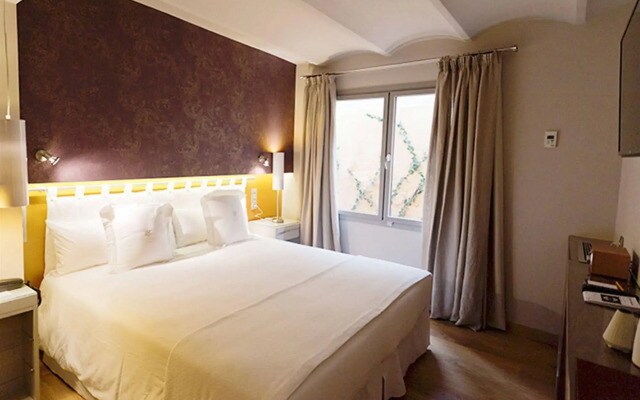Vasanta Hotel