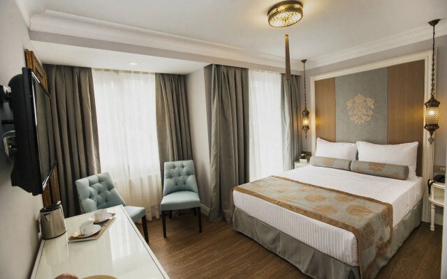 Raymond Blue Hotel