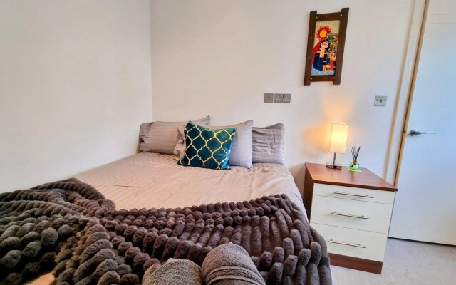 Surbiton Luxury Garden House 19A