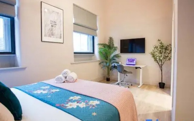 Spacious 3-Bed Retreat | Modern & Super Central