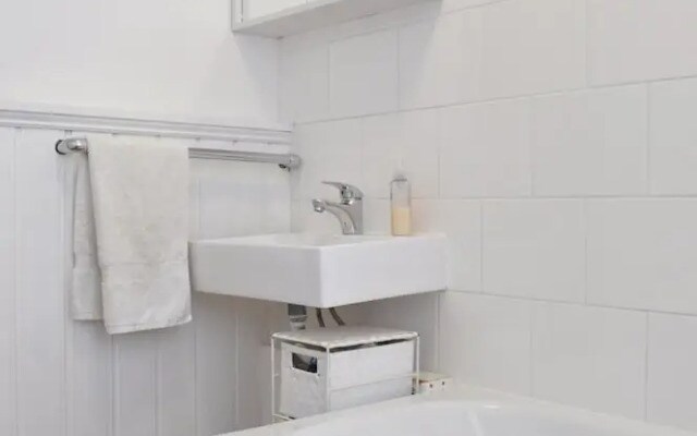 Bright 1 Bedroom Flat in North London