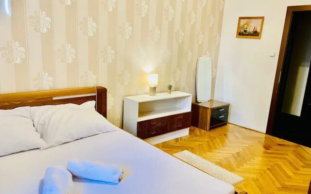 Prague Service Apartment - Central Square Location