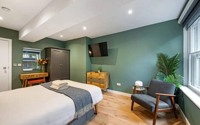 Host Apartments Catharine Quarters IV