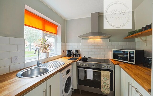 Popular Contractor 2-bed House in Lincoln