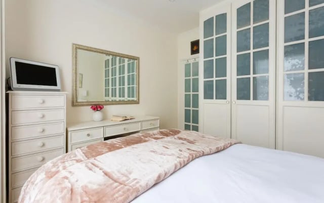 Traditional 2BR Flat in Marylebone
