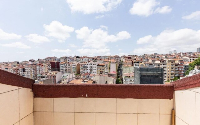 Central and Modern Flat with City View in Sisli