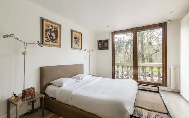 Neuilly-sur-seine Modernist Retreat