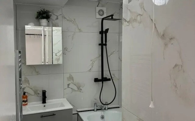 Lovely 3-bed Apartment in London