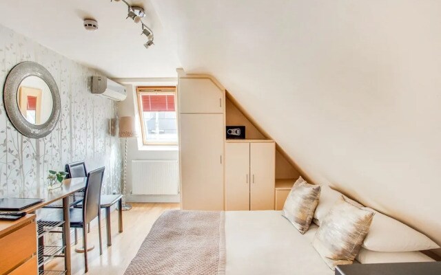Simplistic Apartment in London Near Buckingham Palace