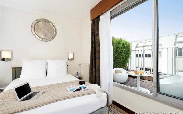 Relais de Lyon by Malone
