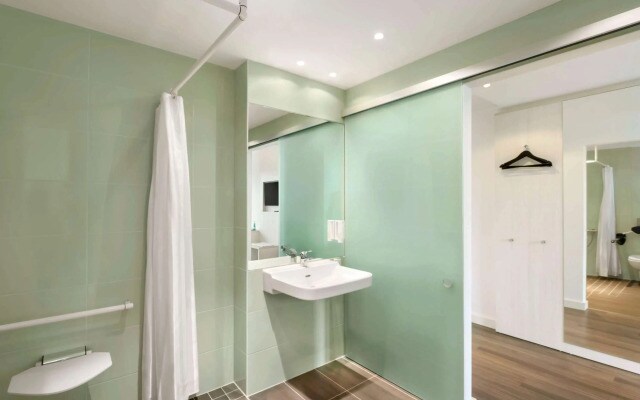 Super 8 by Wyndham Munich City North