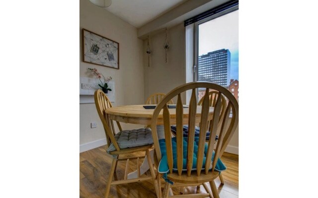Stylish and Charming City Centre apt for 6