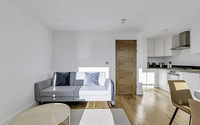 Chic Chiswick Apartment