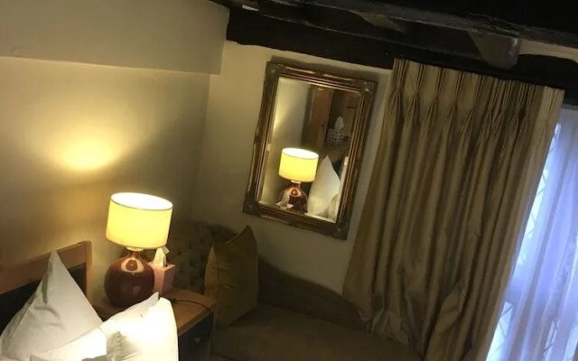 Heathrow Cottages B&B