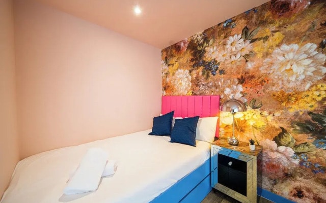 Outstanding Deluxe Self Contained City Apartment