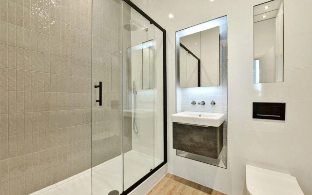 Prestigious & Luxury 2-bed Apartment in Slough