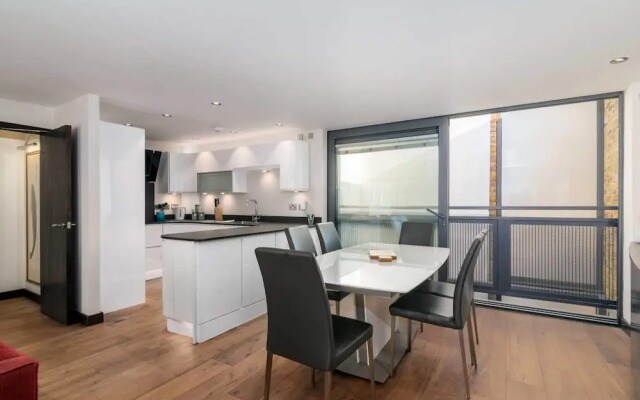 Beautiful 3BR Mews Home, 5min From Paddington