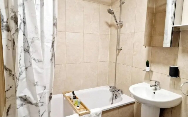 Modern Apartment in Uxbridge