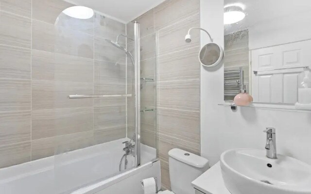 Cozy 2 Bed Apartment Close to Lcy & Excel