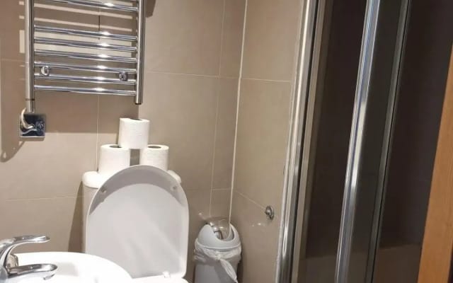 F103-1st Flr Mezzanine Studio Fit 3 Near Hyde Park