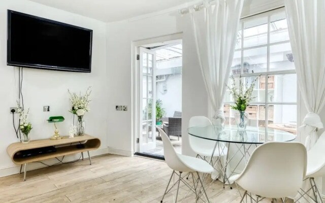 2bed w/ Covered Patio, 5 Mins to Paddington Stn