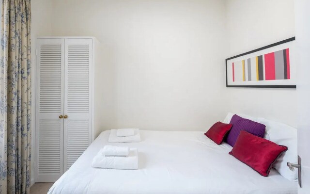 JOIVY Social Distancing for 4 in Earl's Court